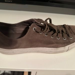 Nice suede Converse. Men’s 12.
